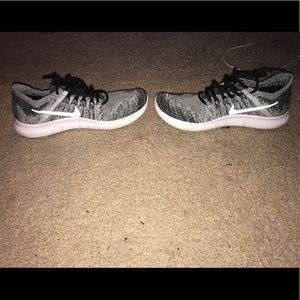 Nike women’s flyknit